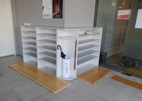 붙박이 여닫이 도어 비품 수납장 보관장